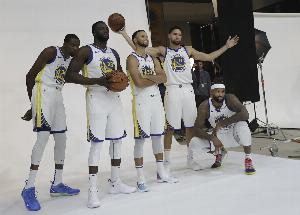 爭議聲中，考辛斯直言76人強于19勇士：雙MVP對陣三MVP