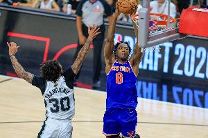 文班亞馬對位老詹：一場NBA季后賽貼身防守的效率對決
