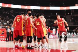 中國男籃驚魂！半場落后日本男籃近20分，進攻斷電！