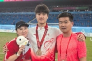 國青新星肇宸惟對決老將肇俊哲：父子傳承，巔峰對決再續前緣