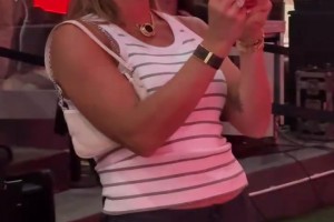大牌球迷！歡迎薩巴倫卡來到圣西羅~