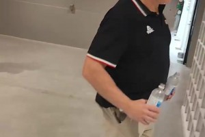 瘋狂灑水！伊朗男籃在更衣室慶祝拿下亞運會銅牌