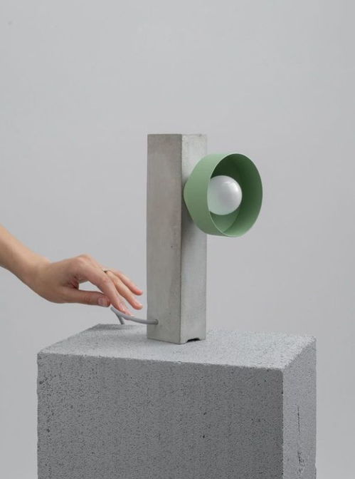 材質(zhì)交響曲 金屬結(jié)構如何演繹高級感的產(chǎn)品碰撞美學